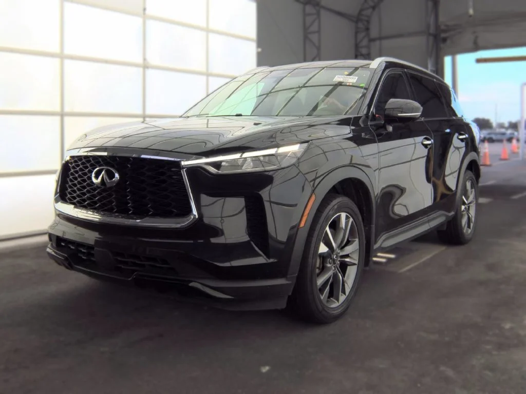 Certified Used 2023 Black INFINITI LUXE image 1