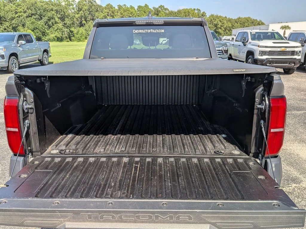 Used 2024  Toyota SR5 image 29
