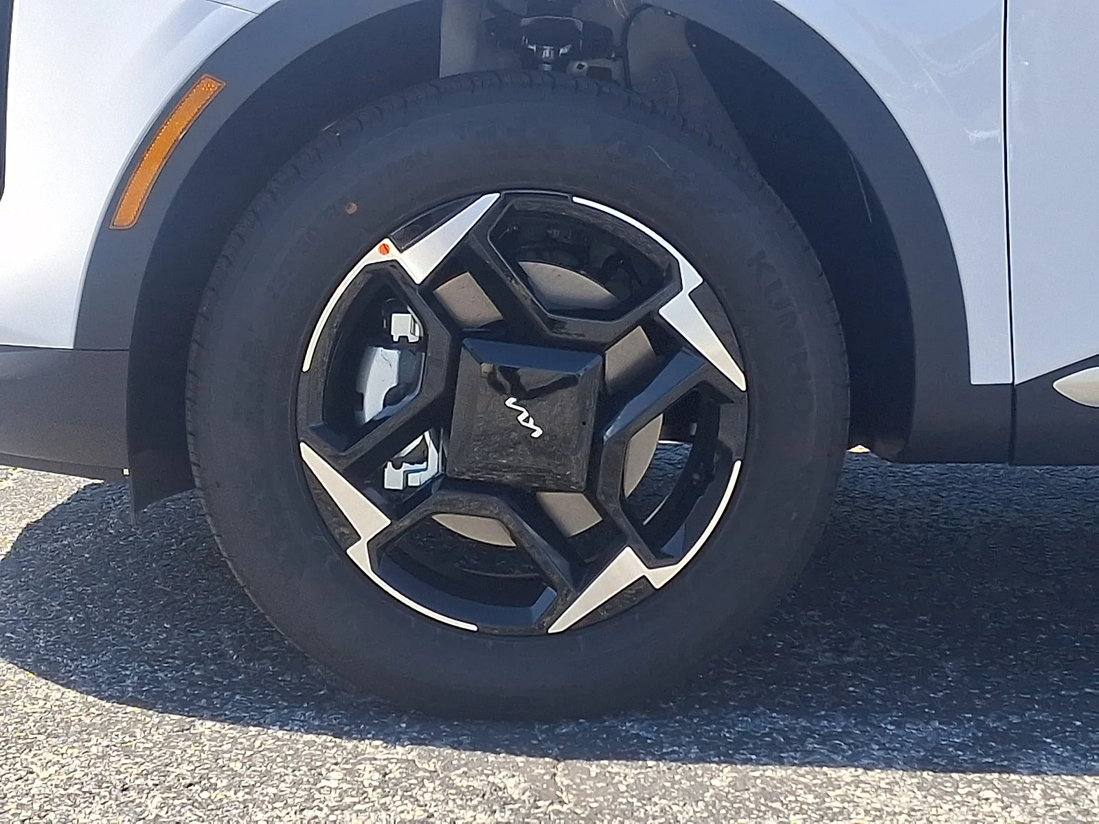New 2027 White Kia EX image 8