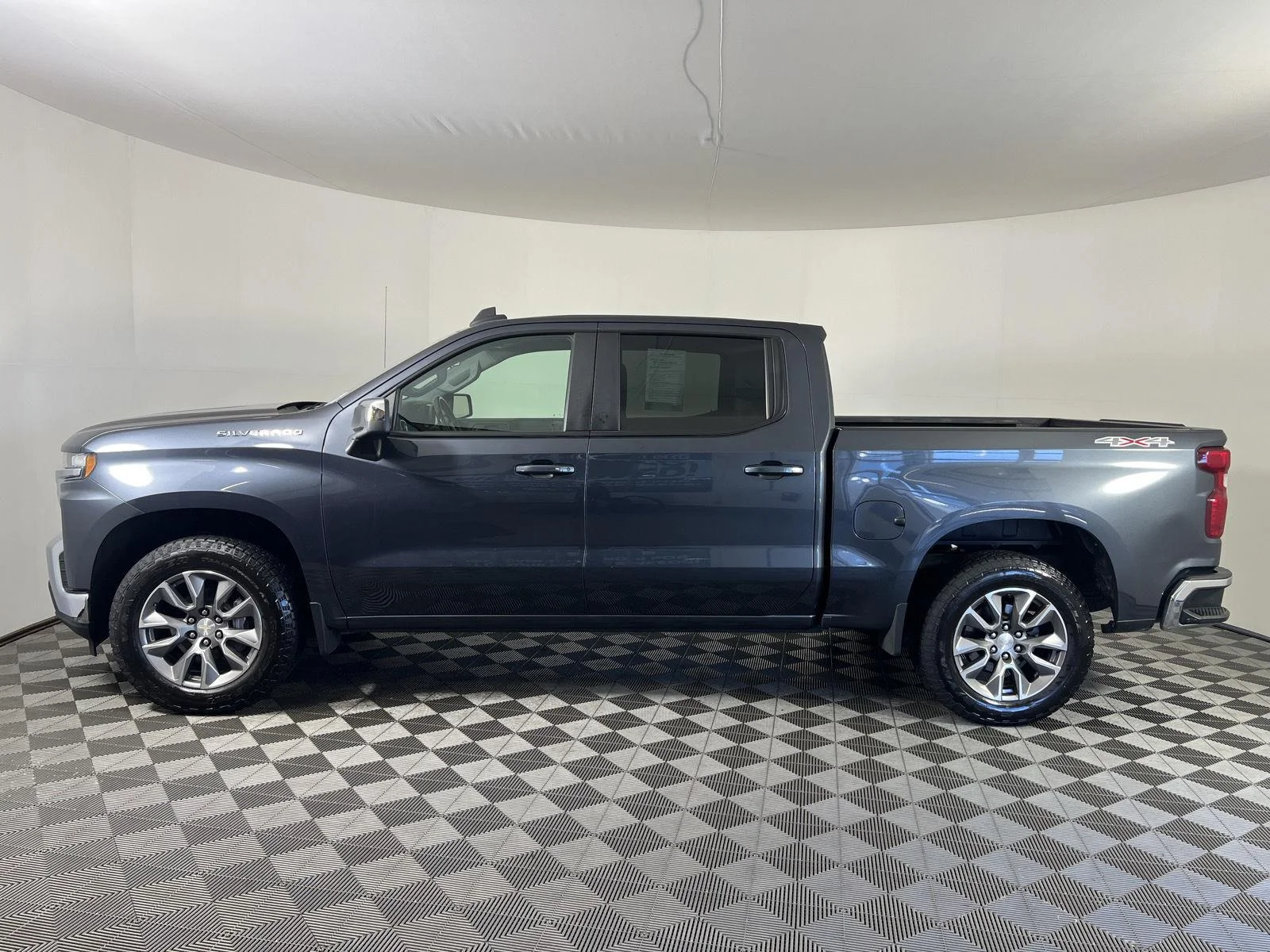 Used 2022 SHADOW GRAY METALLIC Chevrolet LT image 25