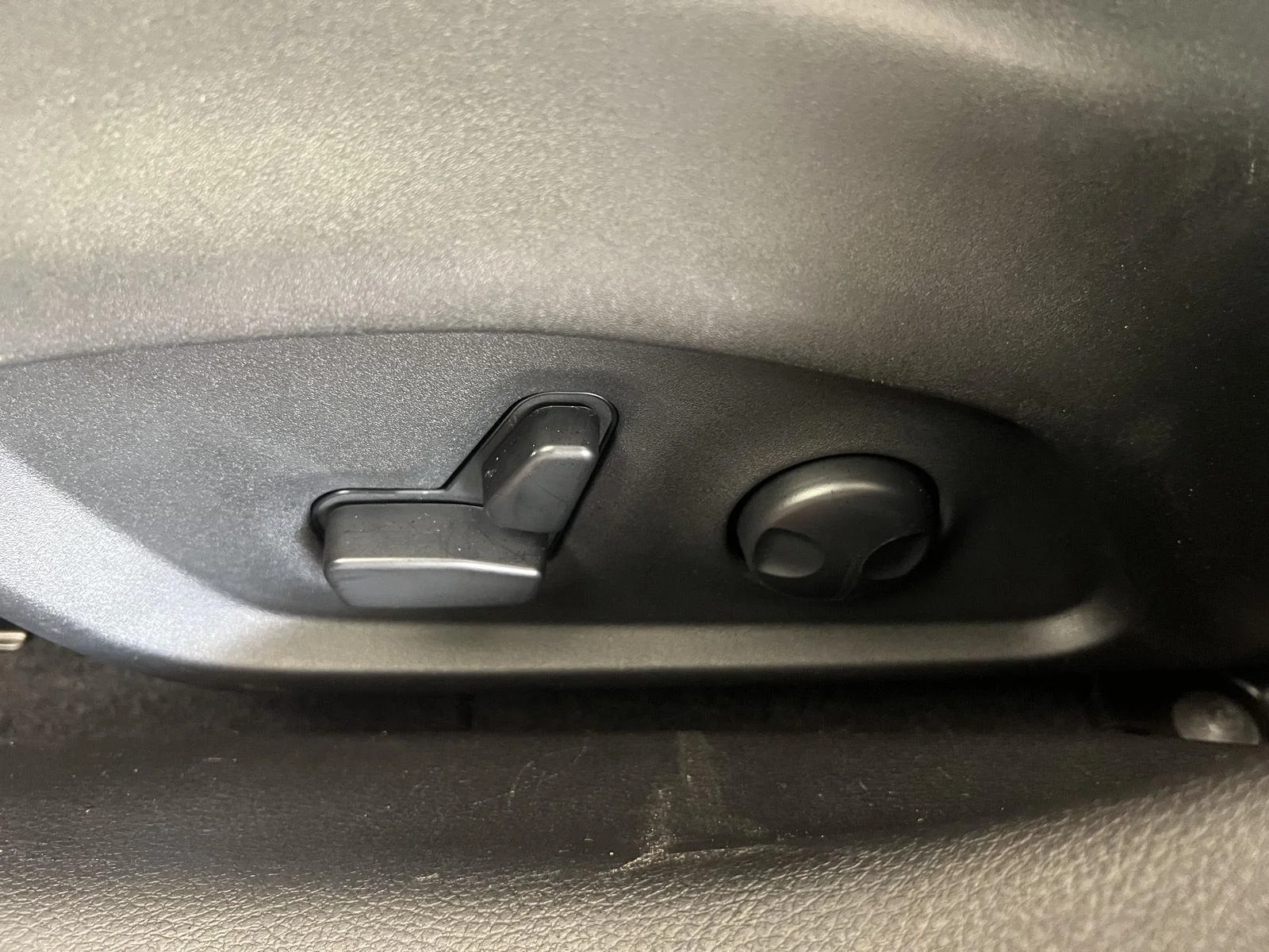 Used 2023  Jeep Altitude image 6