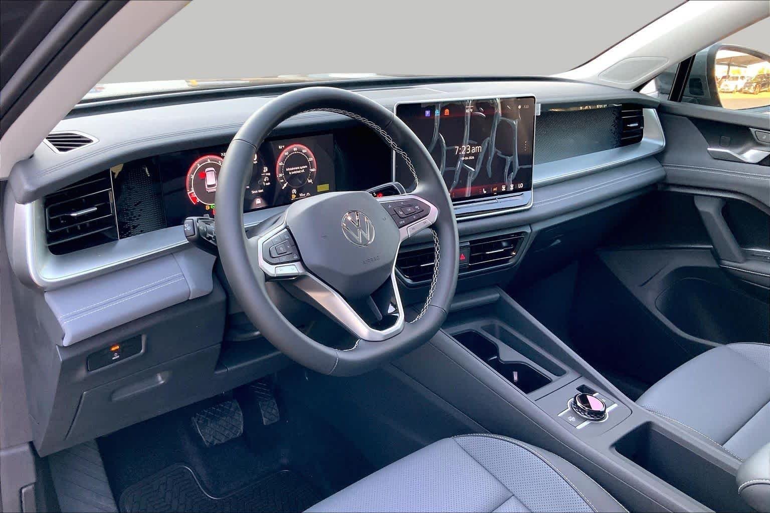 New 2026 Platinum Gray M Volkswagen SE image 8