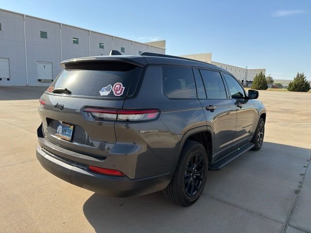 Used 2025 Gray Jeep Altitude X image 3