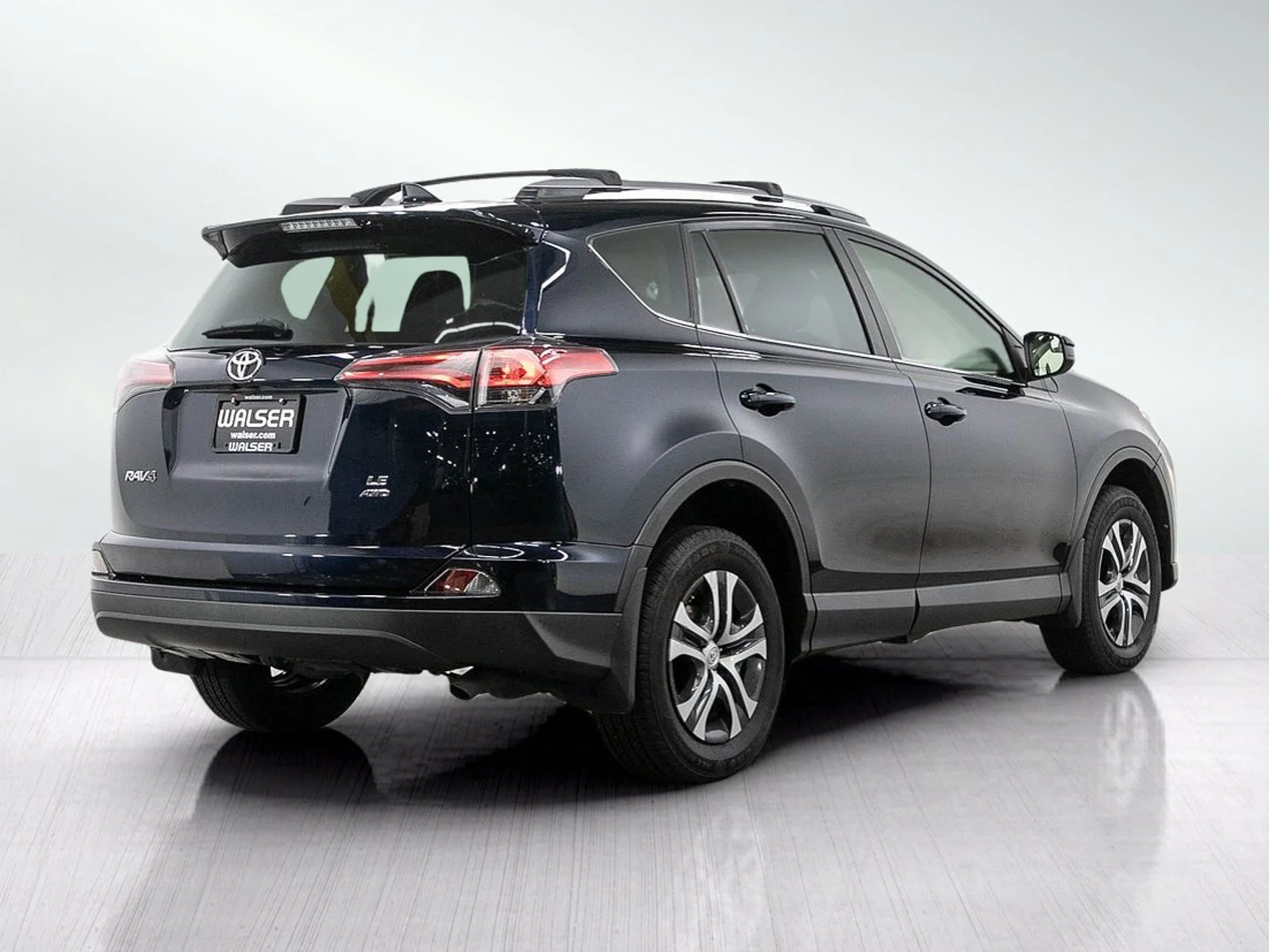 Used 2017  Toyota 4D WAGON LE 4WD image 5