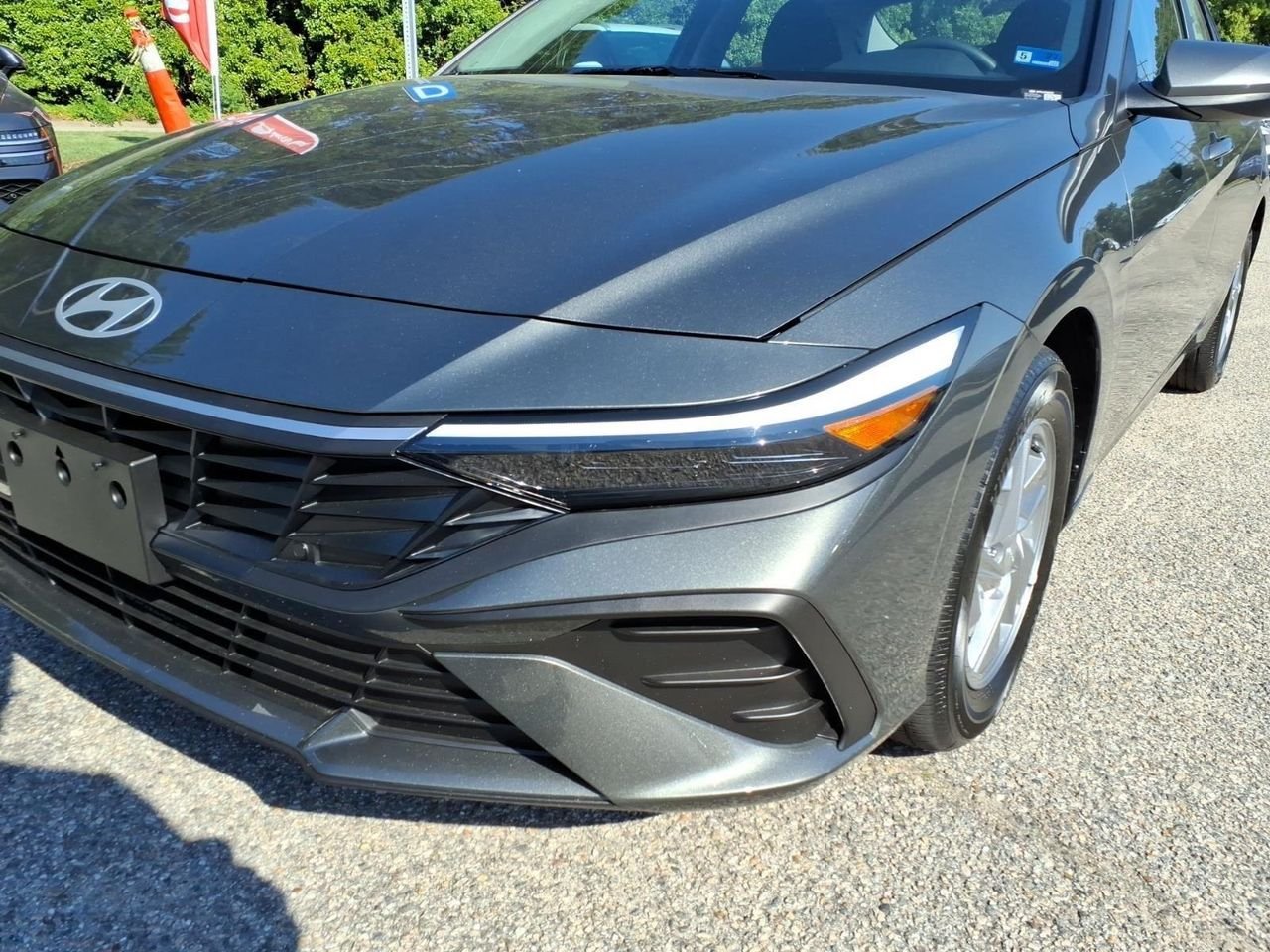 New 2026 Amazon Gray Hyundai SE image 2