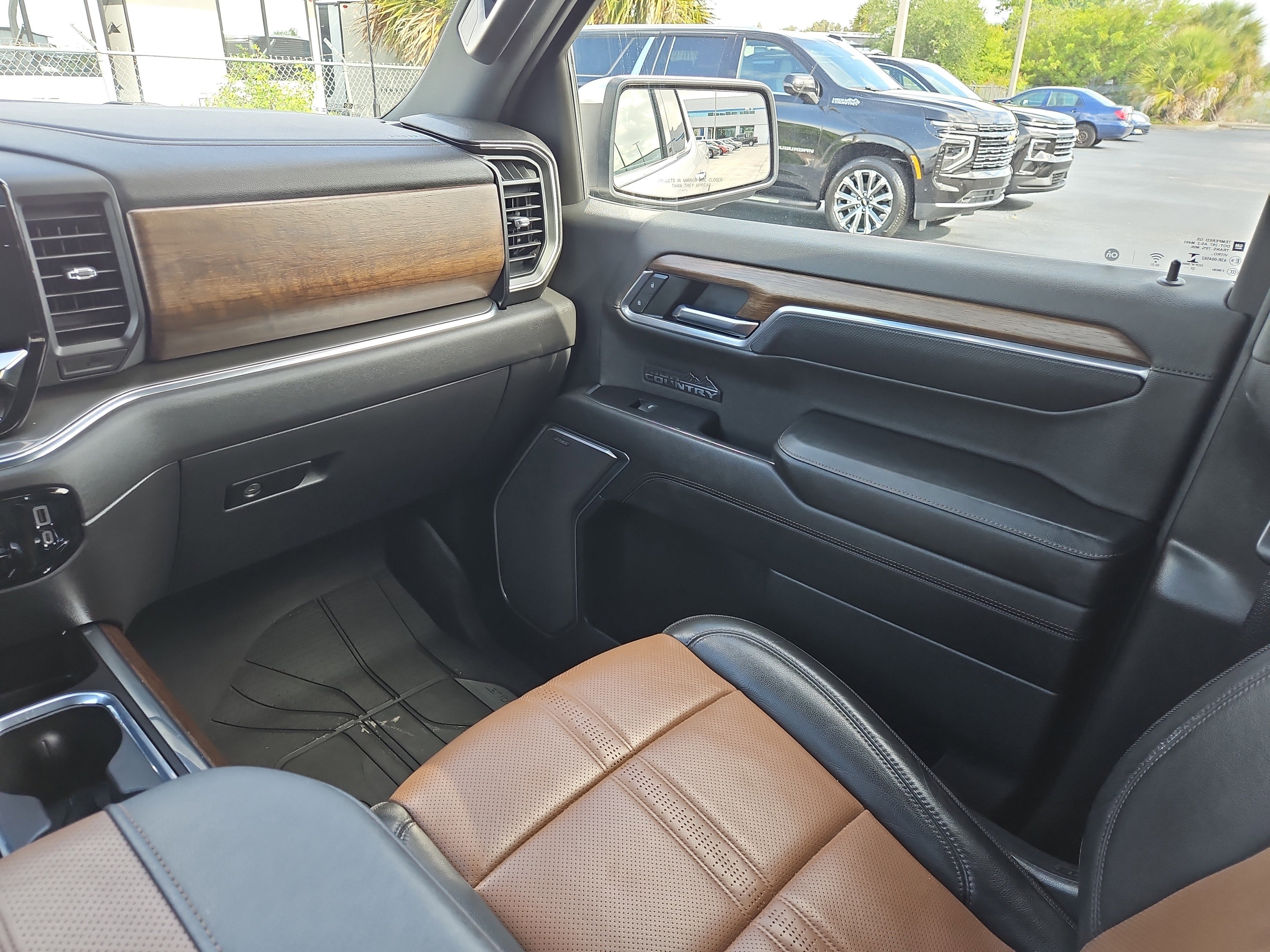 Used 2023 Iridescent Pearl Tricoat Chevrolet High Country image 12