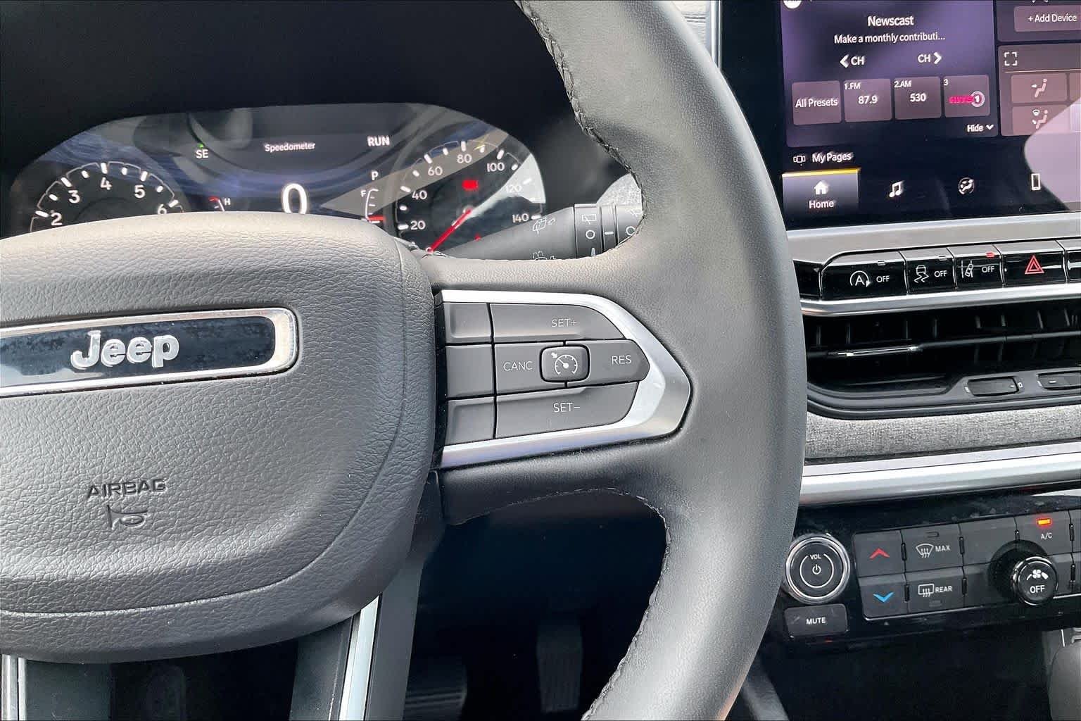 Used 2024 Silver Zynith Metallic Clearcoat Jeep Latitude image 23
