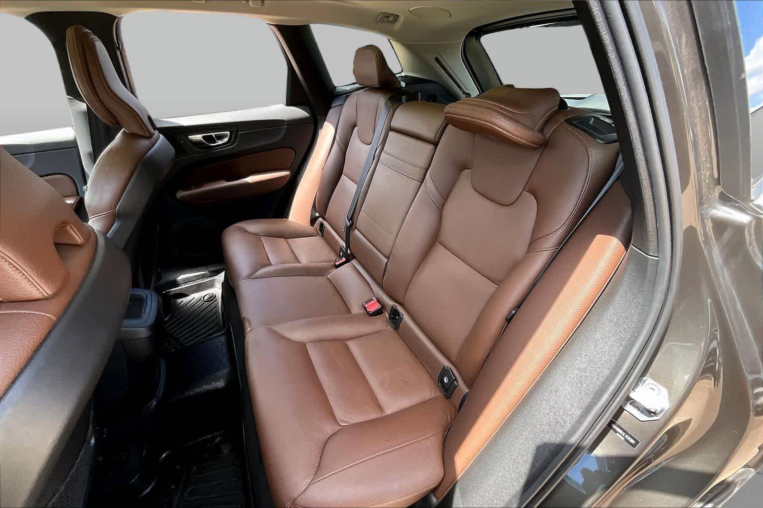 Used 2020 Pine Grey Metallic Volvo Momentum image 20