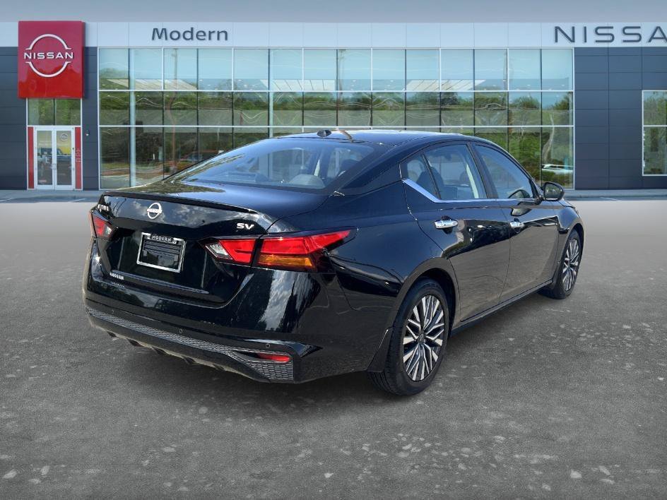 Used 2024 Super Black Nissan 2.5 SV image 5