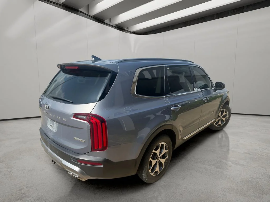Used 2020 Everlasting Silver Kia EX image 5