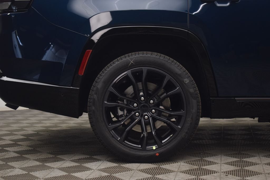 New 2026 Fathom Blue Pearl-Coat Exterior Paint (Late Availability) Jeep Summit Obsidian image 8