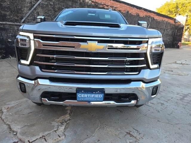 2025 Chevrolet Silverado 2500HD LTZ photo 2