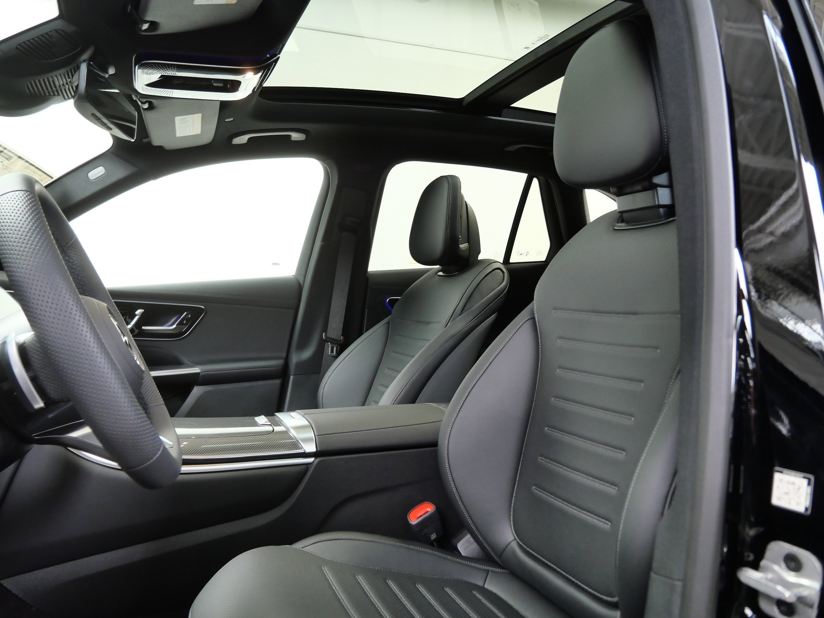 New 2026 Black Mercedes-Benz GLC 300 image 8