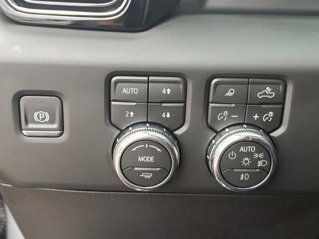 Used 2026 Sterling Metallic GMC AT4 image 5