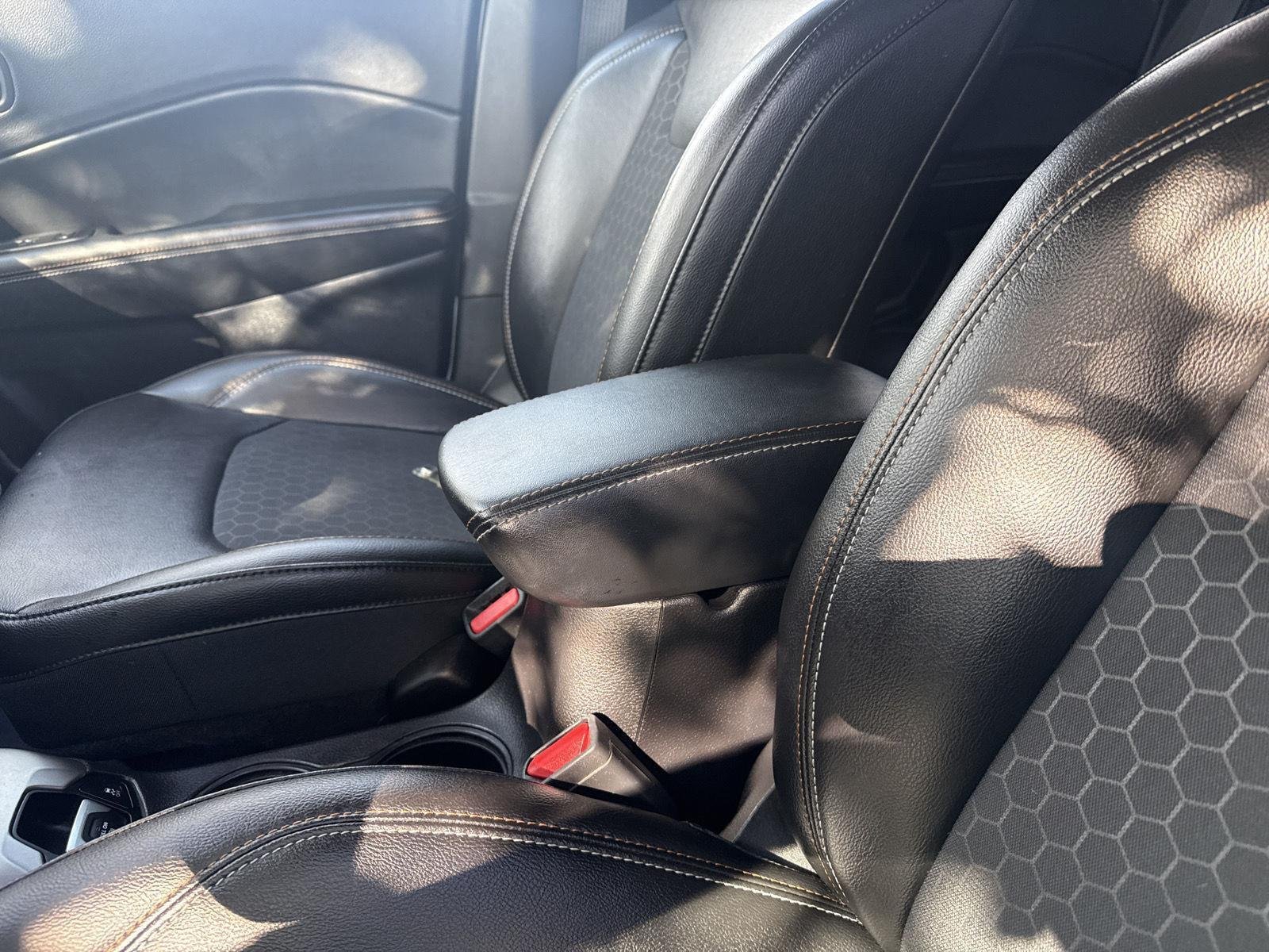 Used 2018 White Clearcoat Jeep Latitude image 29
