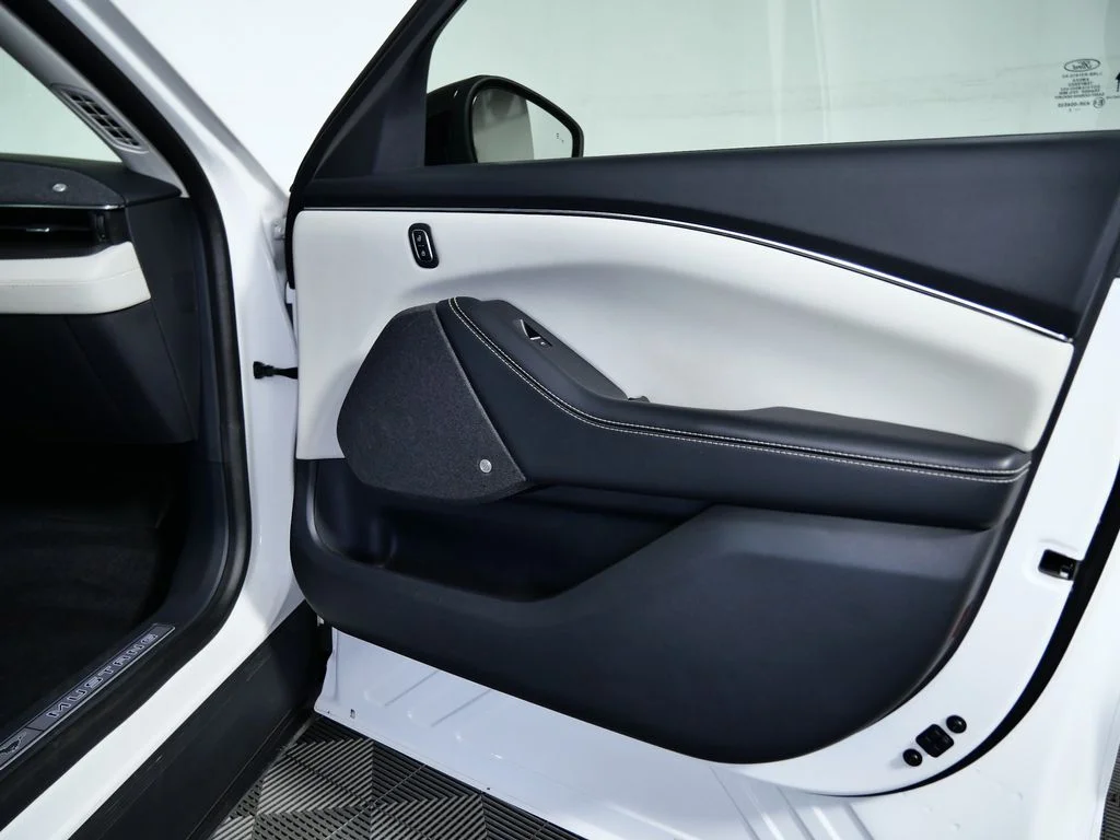 Used 2022 White Ford Premium image 10