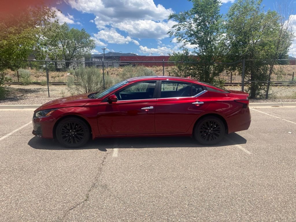 Used 2025 Red Nissan 2.5 SV image 4