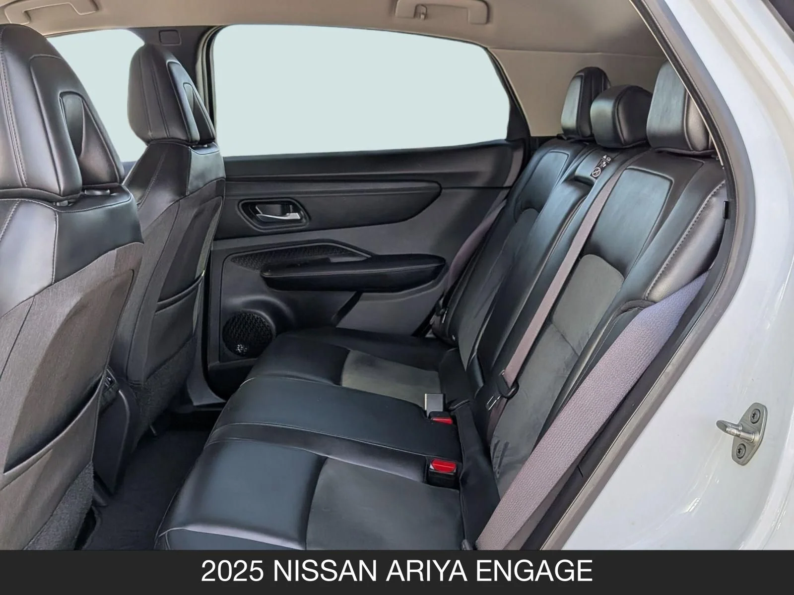 Used 2025 Everest White Pearl Tricoat Nissan ENGAGE image 15
