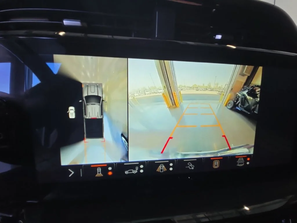 Used 2025 Summit White GMC AT4 image 16