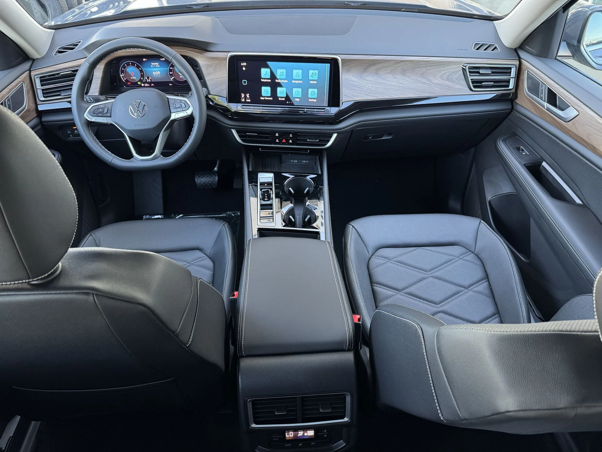 New 2026 Pure Gray Volkswagen 2.0T SE w/Technology image 29