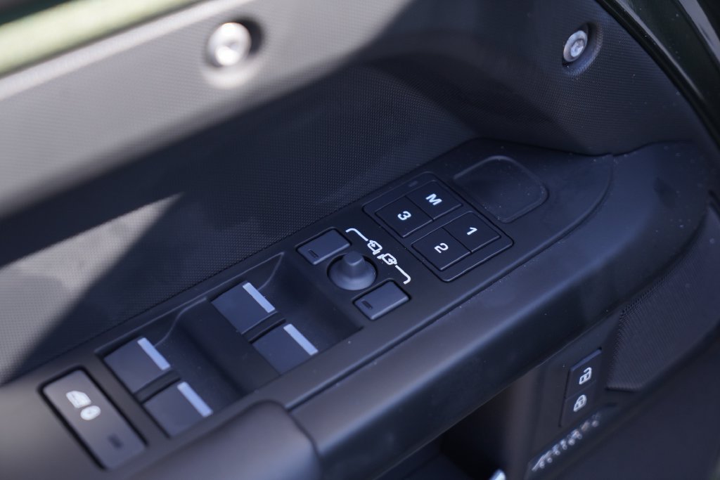 New 2026 Woolstone Green Land Rover X-Dynamic SE image 20