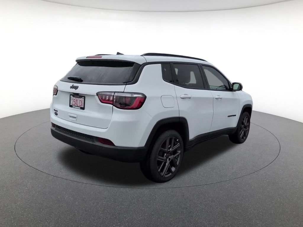 New 2026 White Jeep Latitude image 7