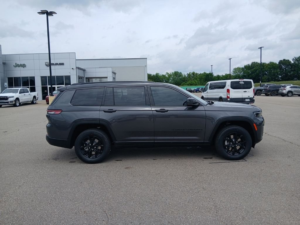 New 2026 Baltic Gray Metallic Clear-Coat Exterior Paint Jeep Laredo image 9