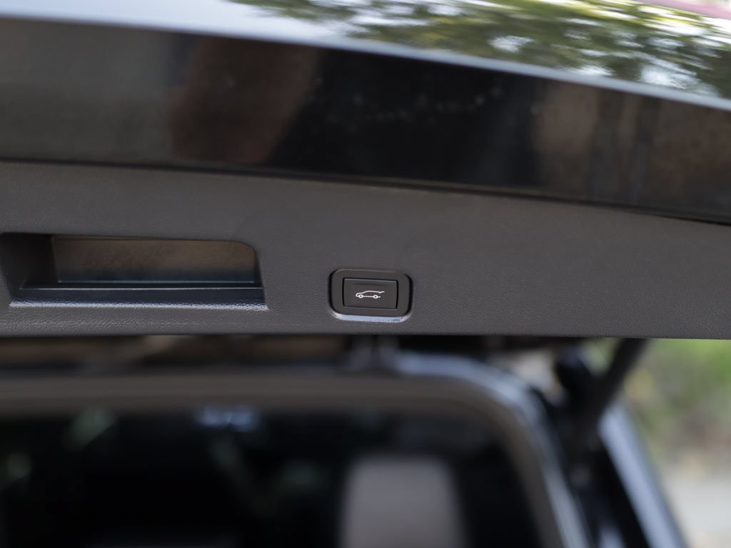 Used 2025 Ebony Twilight Metallic Buick Sport Touring image 33