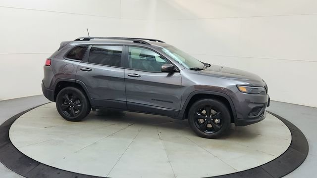 Used 2019 Gray Jeep Latitude Plus image 13