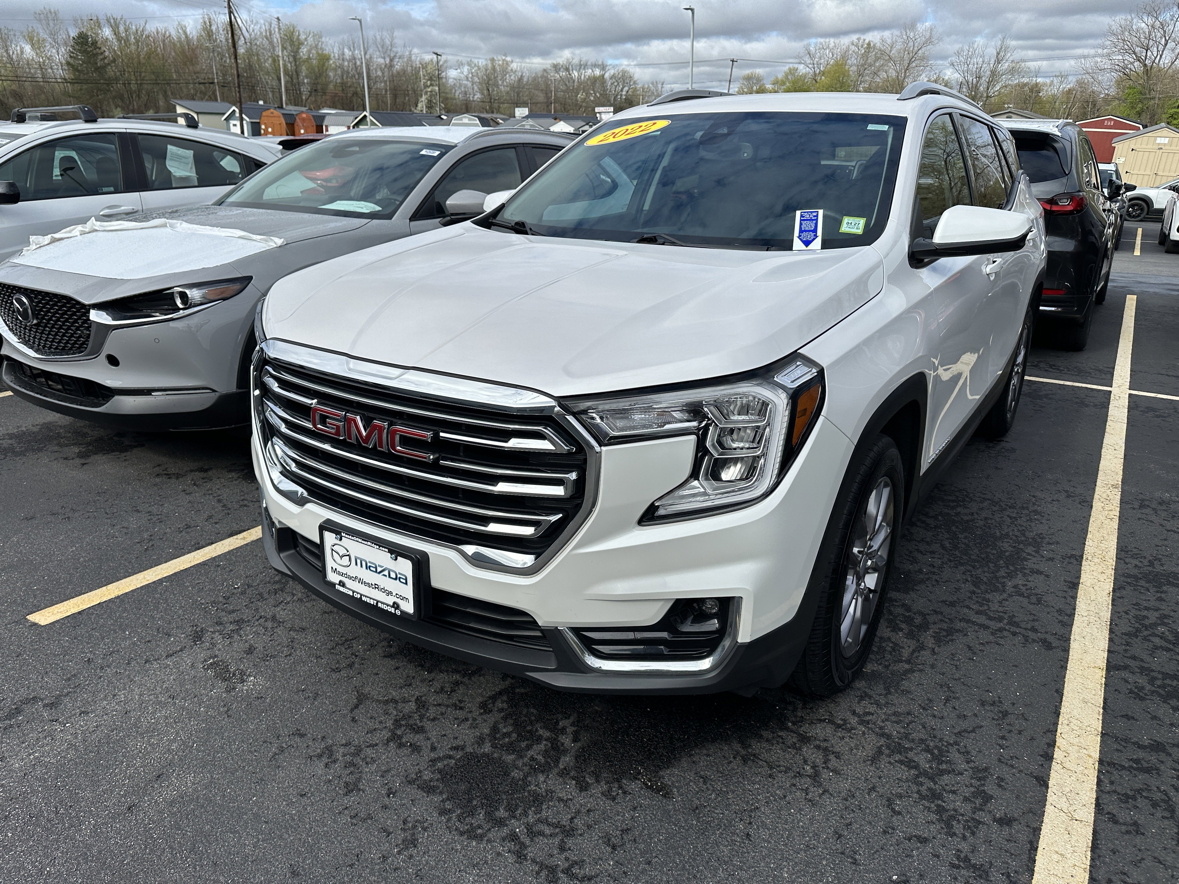 Used 2022 White Frost Tricoat GMC SLT image 2