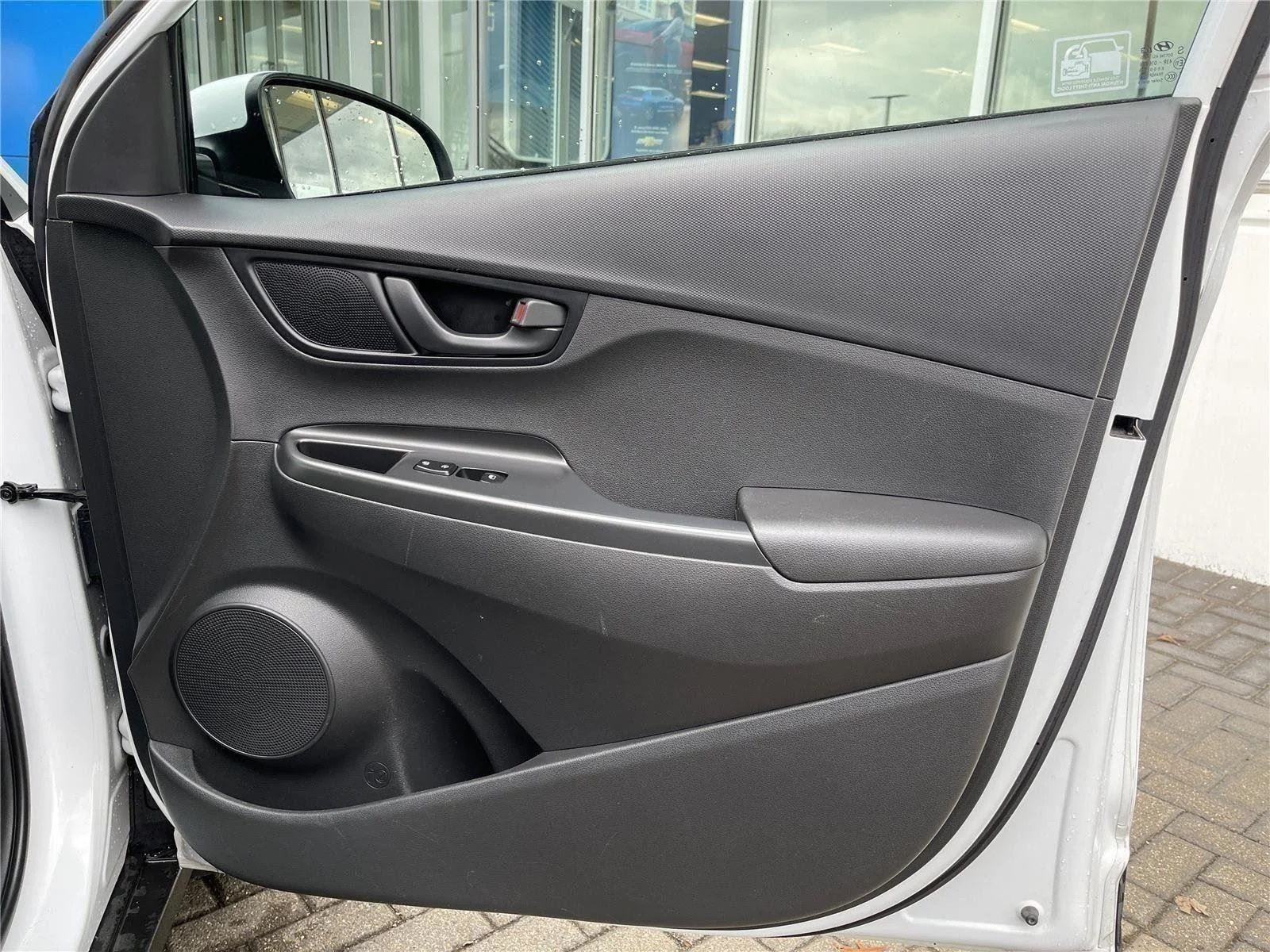 Used 2020 Chalk White Hyundai SE image 28
