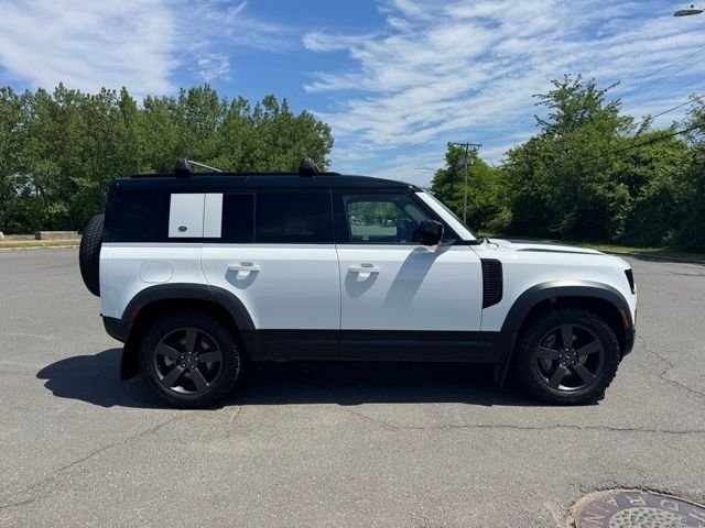 Used 2023 White Land Rover X-Dynamic SE image 6