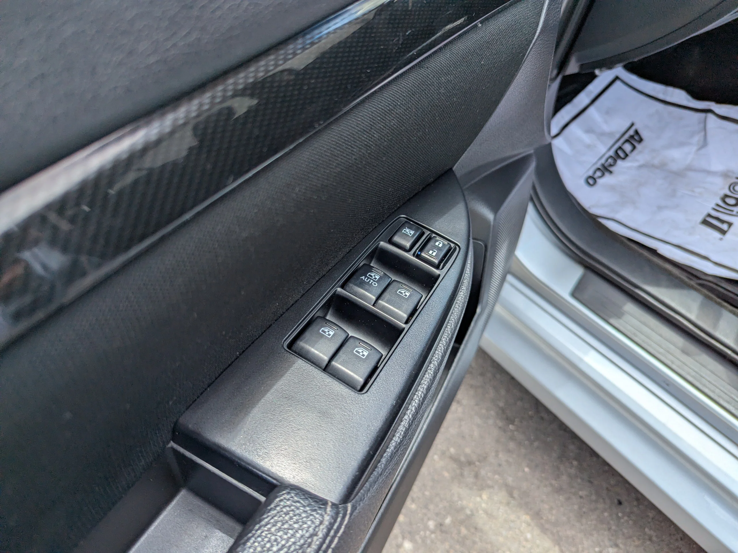 Used 2014 Ice Silver Metallic Subaru 2.5i Sport image 11