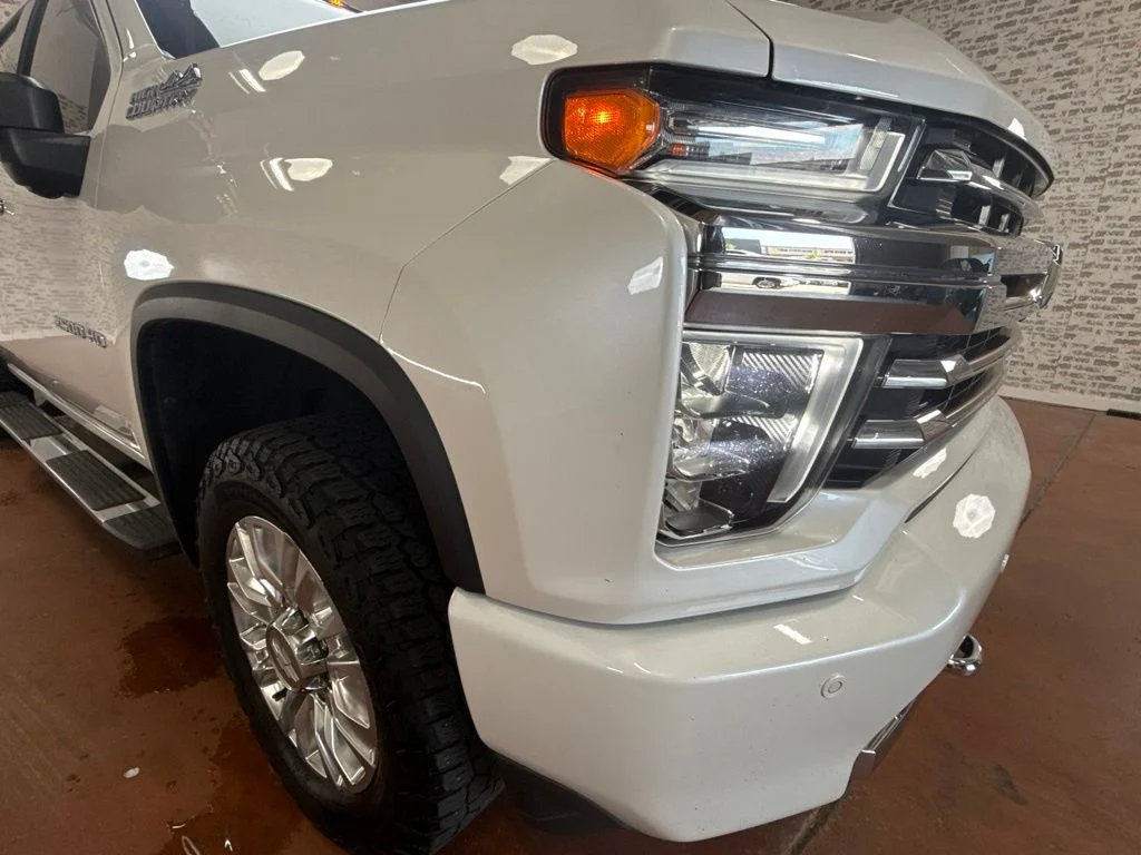 Used 2020 Iridescent Pearl Tricoat Chevrolet High Country image 9