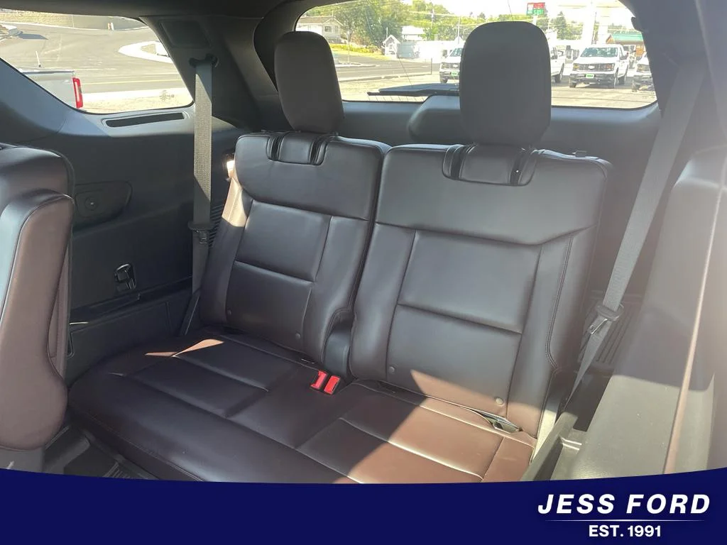 Used 2025 Carbonized Gray Metallic Ford Platinum image 25