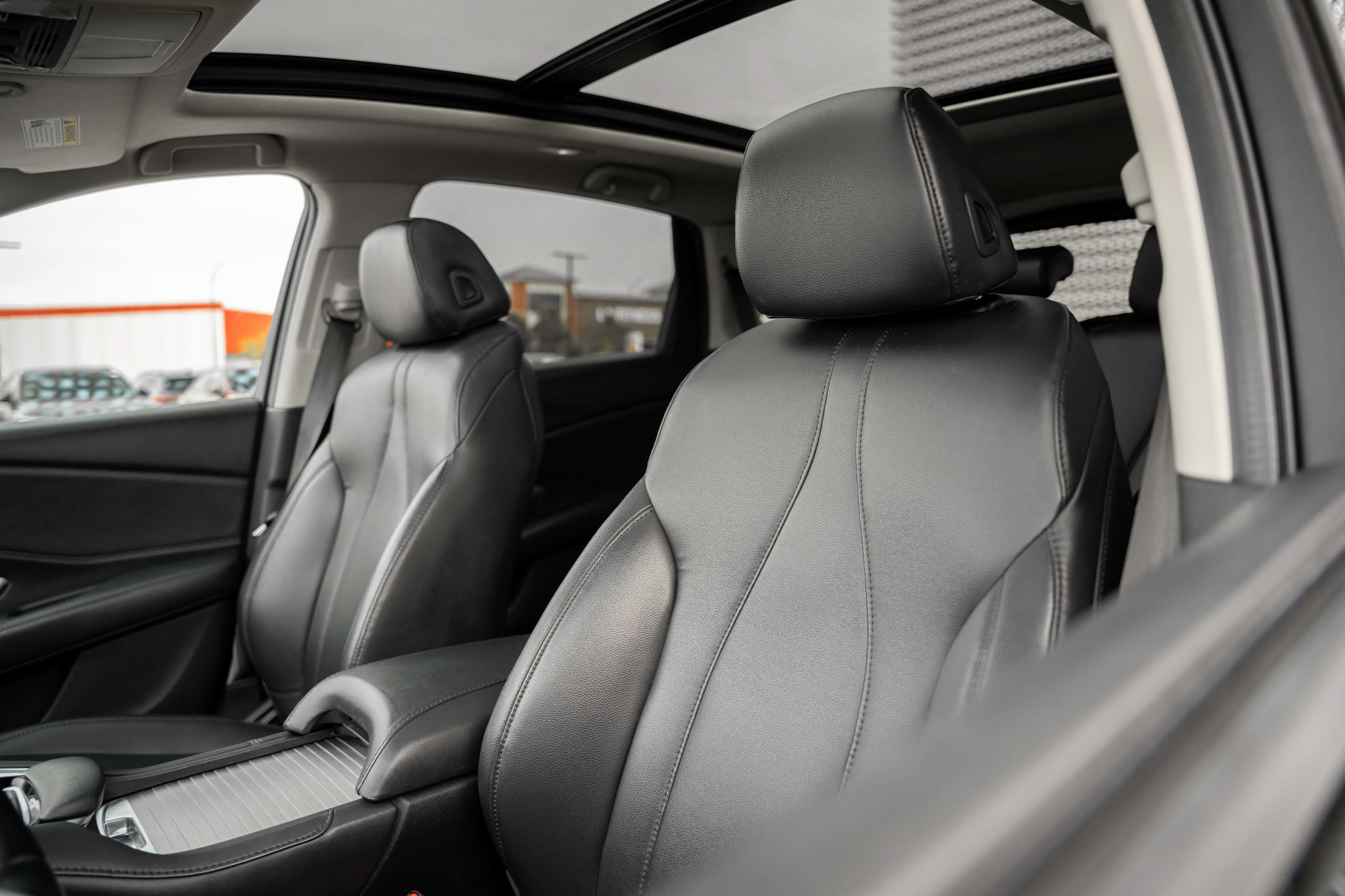 Used 2021 Majestic Black Pearl Acura Base image 8