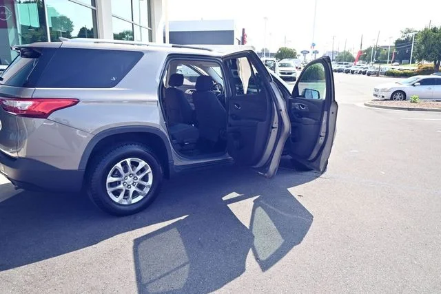 Used 2018 Gray Chevrolet LT image 32
