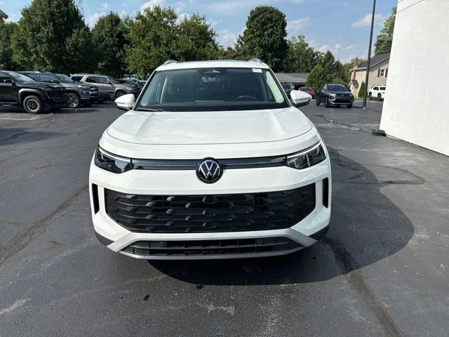 New 2026 Pure White Volkswagen SE image 2