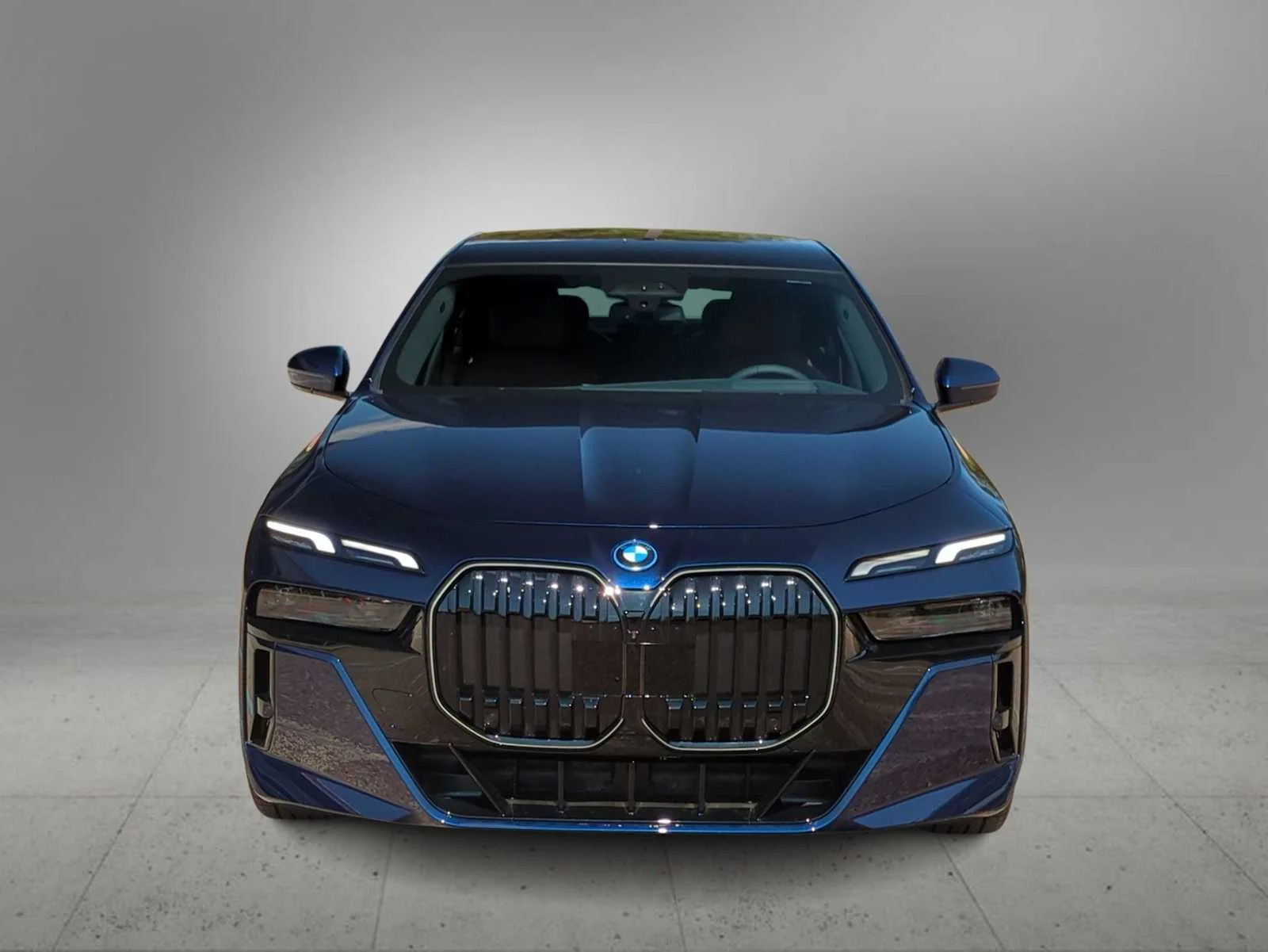New 2026 Tanzanite Blue II Metallic BMW xDrive60 image 3