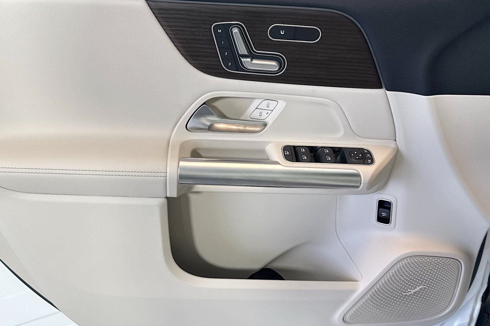 New 2026 Polar White Mercedes-Benz GLA 250 image 16