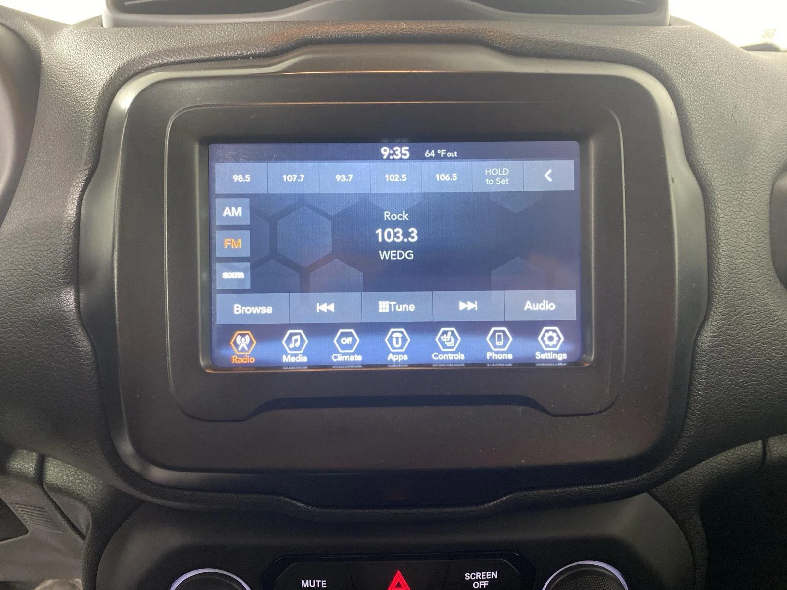 Used 2021 Bikini Metallic Clearcoat Jeep Latitude image 13