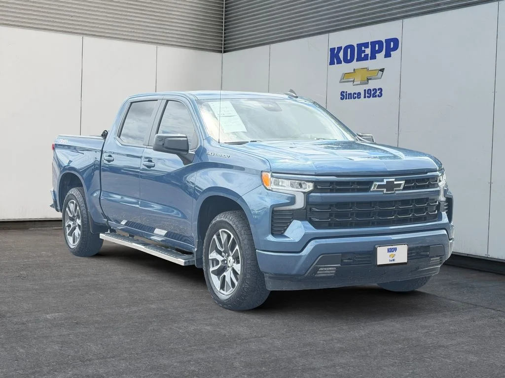 Used 2024 Lakeshore Blue Metallic Chevrolet RST image 7