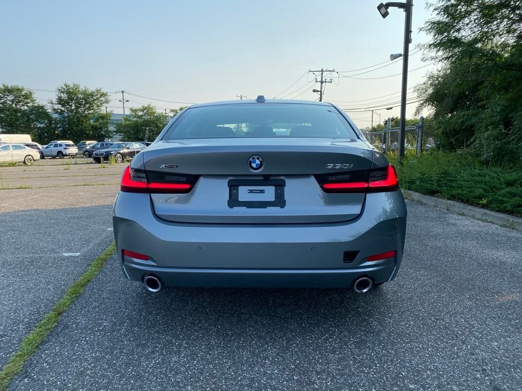 New 2026 Skyscraper Grey Metallic BMW 330i xDrive image 3