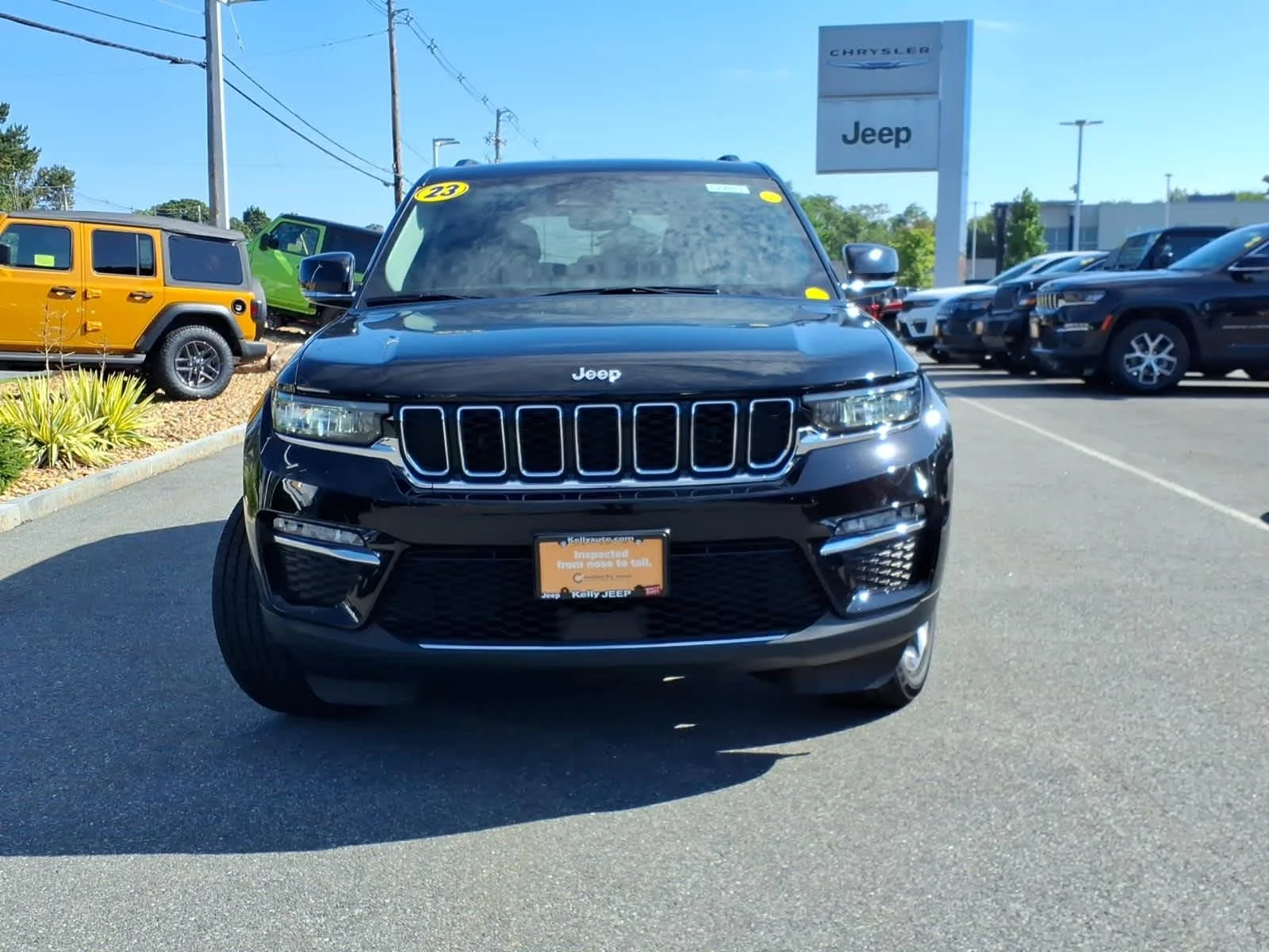Certified Used 2023 Diamond Black Crystal Pearlcoat Jeep Limited image 3
