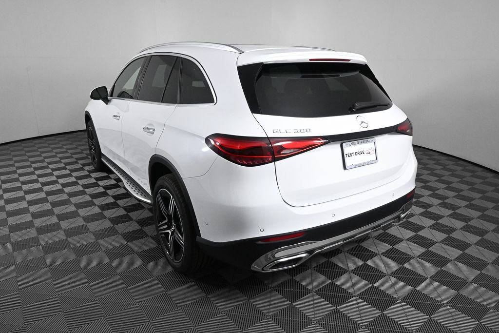 New 2026 MANUFAKTUR Moonlight White Metallic Mercedes-Benz GLC 300 image 4