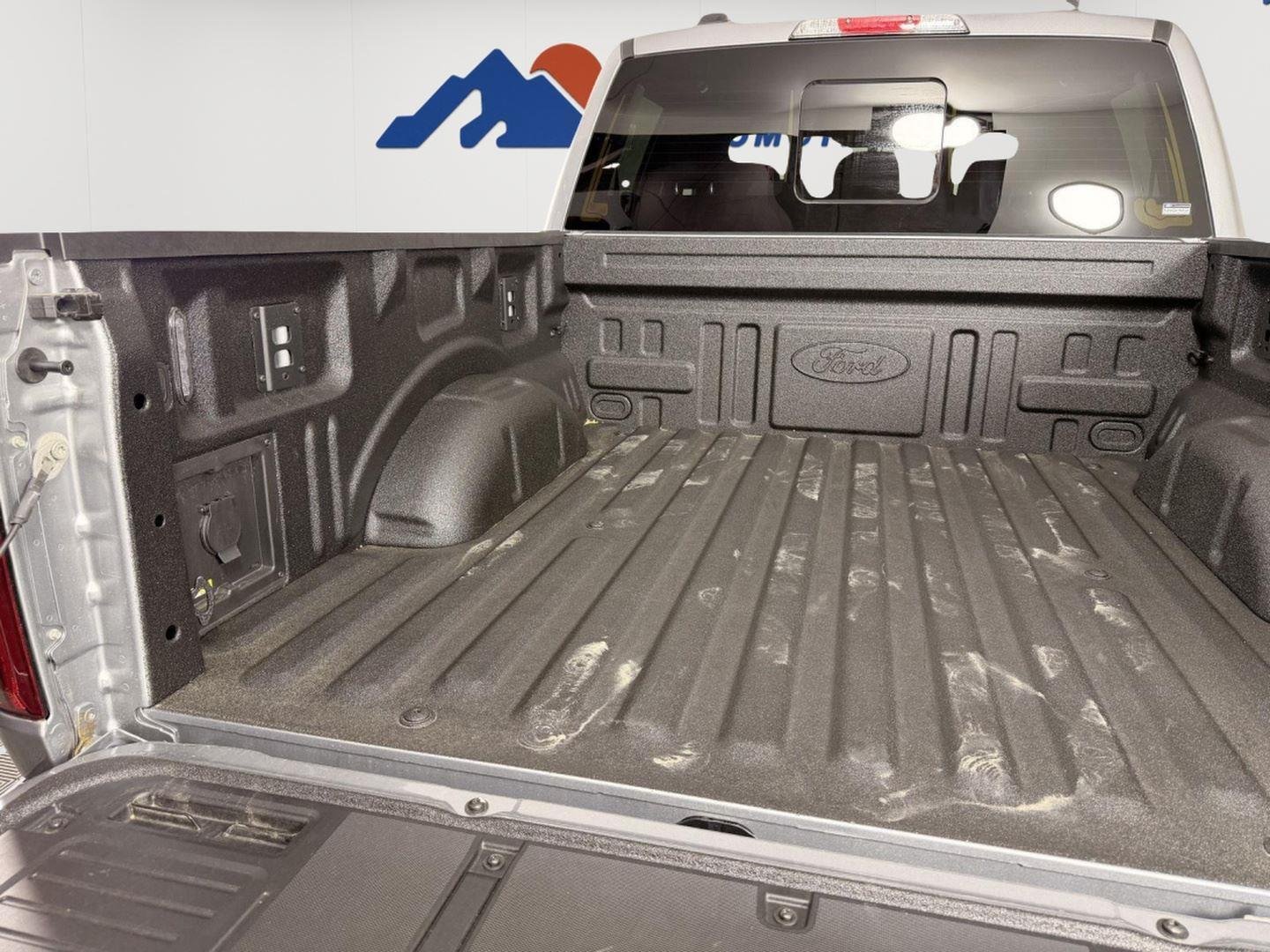 New 2026 Iconic Silver Metallic Ford XLT image 7