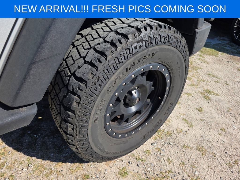 Used 2009 Silver Jeep X image 7