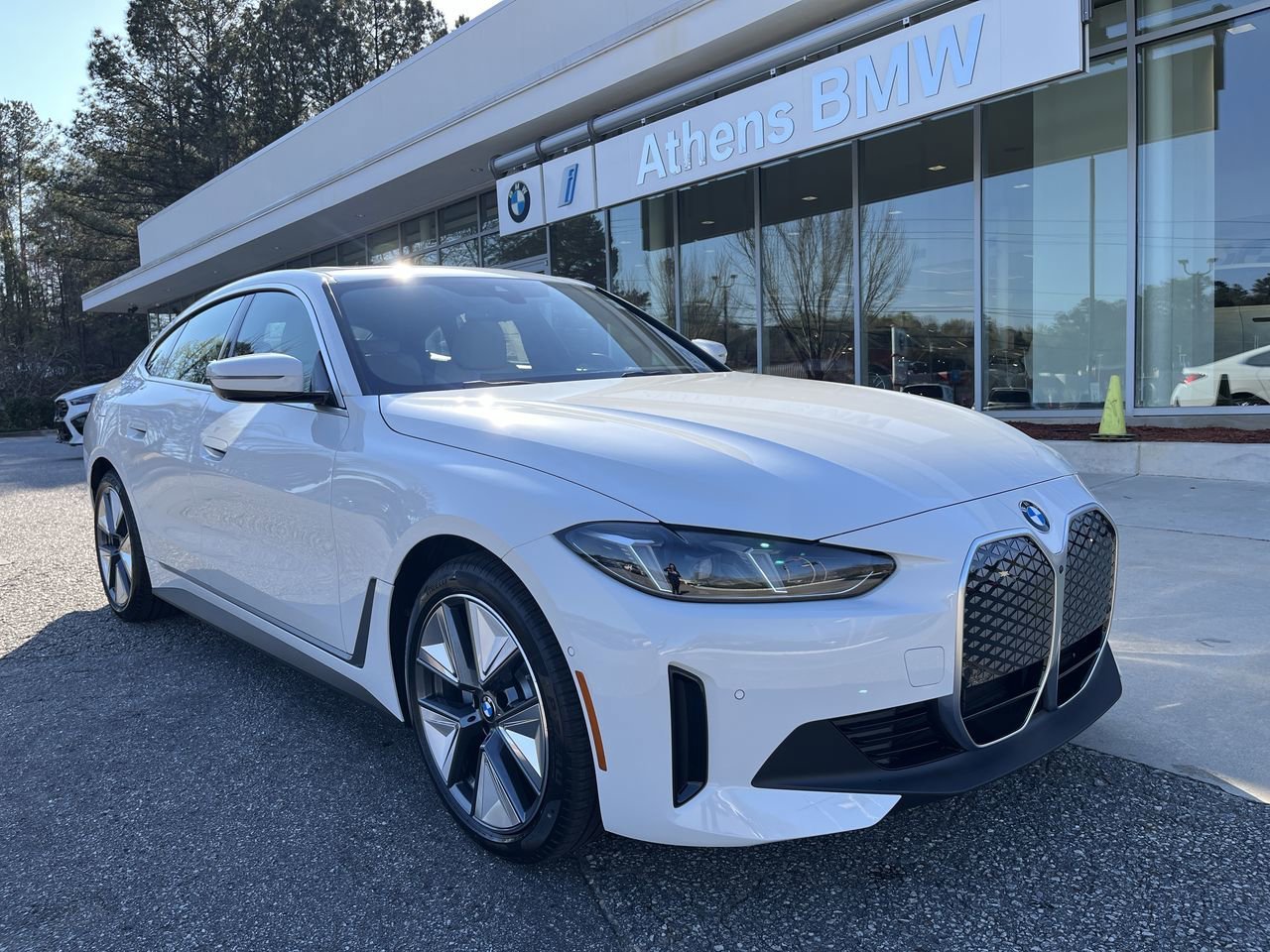 Used 2026 Alpine White BMW eDrive40 image 1