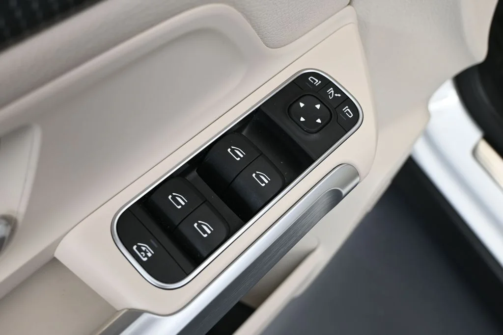 Used 2022 White Mercedes-Benz 300 image 20