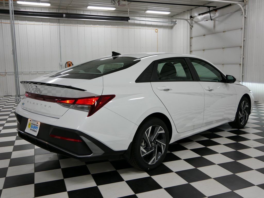 Certified 2025 Hyundai Elantra SEL with VIN KMHLM4DG5SU018386 for sale in Rochester, Minnesota